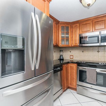 Beautiful 2/2.5 Condo W/Free Parking Fast Wifi Miami Luaran gambar