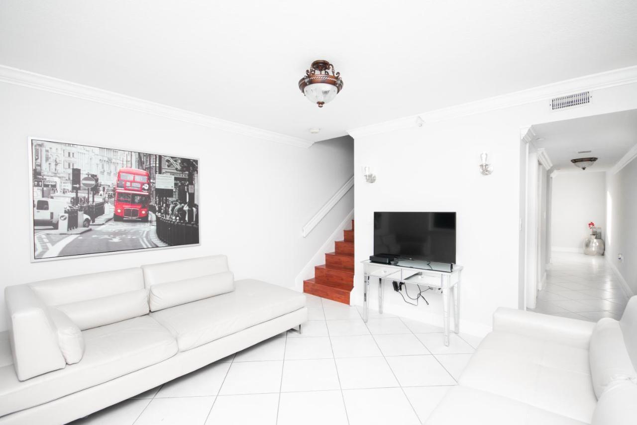 Beautiful 2/2.5 Condo W/Free Parking Fast Wifi Miami Luaran gambar