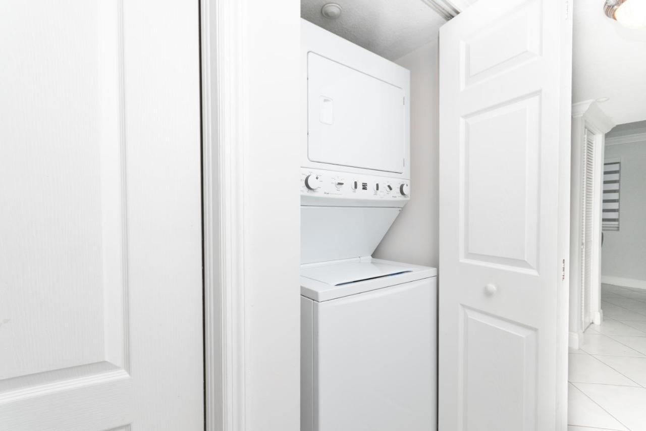 Beautiful 2/2.5 Condo W/Free Parking Fast Wifi Miami Luaran gambar