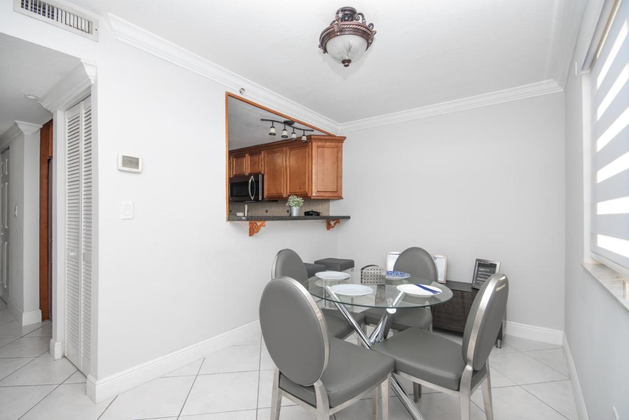 Beautiful 2/2.5 Condo W/Free Parking Fast Wifi Miami Luaran gambar