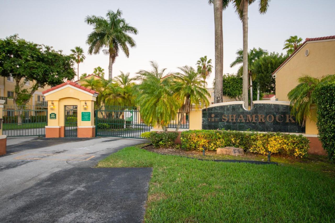 Beautiful 2/2.5 Condo W/Free Parking Fast Wifi Miami Luaran gambar